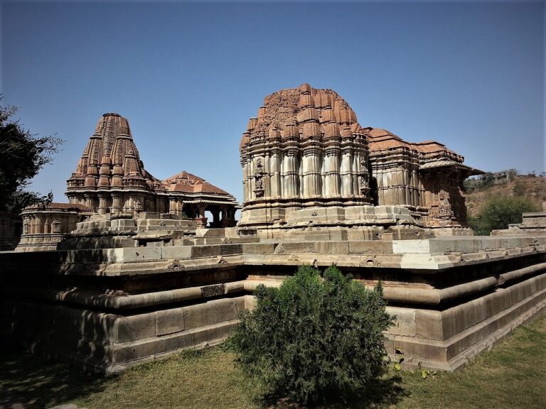 Сахасра Баху, древние индийские храмы-близнецы